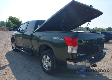 2010 Toyota Tundra Grade 5.7L V8 z USA, uszkodzony, nr VIN 5TFUY5F15AX137953